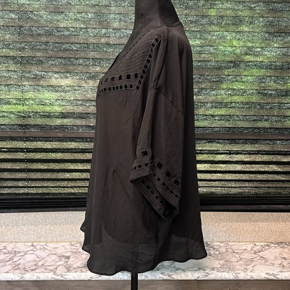 Buckle Black Women’s Black V-Neck Embroidered Cut-Out Wide Sleeve Top Medium - Picture 5 of 12